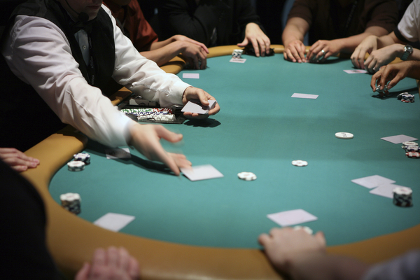 Por qué jugar en salas de póker online gratis