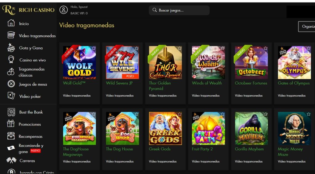 Vestíbulo de juegos de tragamonedas Rich Casino